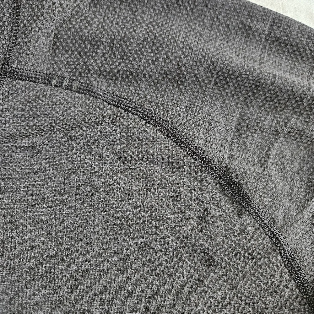 Lululemon Metal Vent Tech Long Sleeve 2.0 DCO/BLK Grey Black Men's Size XXLarge - Picture 2 of 7